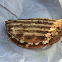 Tropical Smoothie Cafe - Chicken pesto flatbread