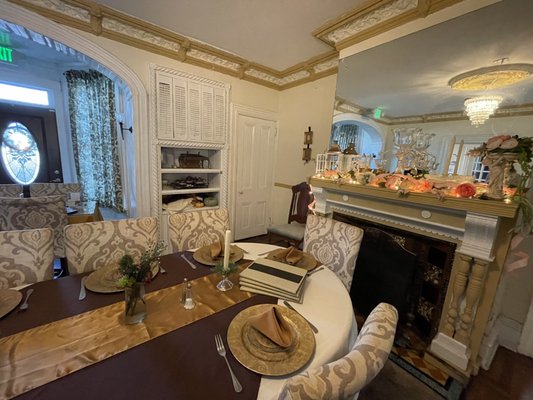 Elizabeth Esther Cafè by null