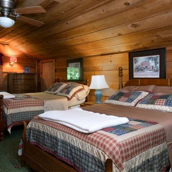 Viking Mountain Lodge - Upstairs bedroom with two queen bedsw - Hiking Near Me - Greeneville, Tennessee Viking Mountain Lodge - Upstairs bedroom with two queen bedsw - Hiking Near Me - Greeneville, Tennessee