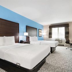 Baymont by Wyndham Marinette - Guest room