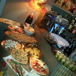 Bartes - Ecco il buffet che ogni giorno vi stupirà per la varietà di piatti sempre freschi e giornalieri.