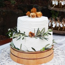 Rustic Roses Maui Cakes - Alexa Wedding Cake