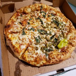 Grilled chicken, basil, and half with green olives Grilled chicken, basil, and half with green olives