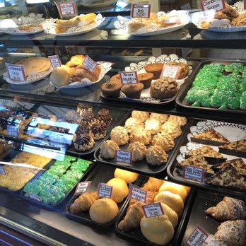 Kohnen's Country Bakery - Everything looks delicious - Bakeries Near Me - Tehachapi, California