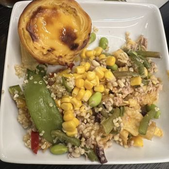 TAP Premium Lounge - Mixed Salad and Pastel de Nata - Airport Lounges Near Me - Lisbon, 11