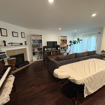 Musician Bodywork - massage table - Massage Therapy Near Me - Los Angeles, California Musician Bodywork - massage table - Massage Therapy Near Me - Los Angeles, California