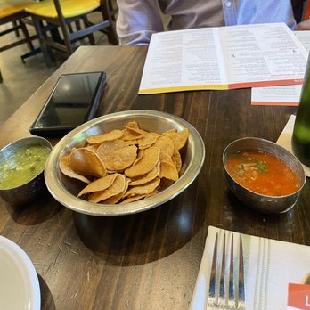Hugo's Invitados - Complimentary nachos Baked Tortilla Chips and Salsas - Seafood Near Me - Irving, Texas