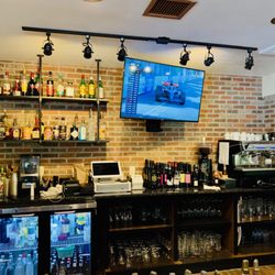 Mercurio’s - For a pizza and ice cream place, this bar is great.