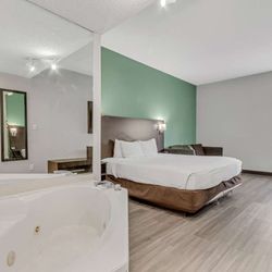 Baymont by Wyndham N Myrtle Beach/Park & Sports Complex Area - Guest room