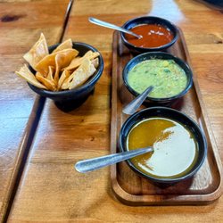 Tacos Toro Bronco - Chips and salsa