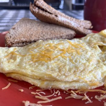 Callies Homestyle Restaurant - Cheese Omelette - New American Near Me - Versailles, Kentucky