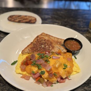 Black Walnut Café - HAM AND CHEESE OMELET APPLE & GOUDA CHICKEN SAUSAGE - Cafes Near Me - Katy, Texas