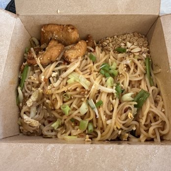 Ginger - Chicken Pad Thai - Asian Fusion Near Me - Evergreen, Colorado