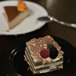 D' La Santa - Flan & Tiramisu