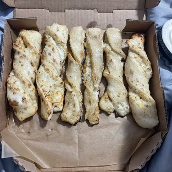Round Table Pizza - Garlic Parmesan twist - Pizza Near Me - Simi Valley, California Round Table Pizza - Garlic Parmesan twist - Pizza Near Me - Simi Valley, California