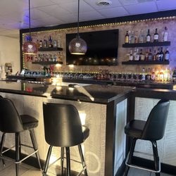 Don Carlos Bar & Grill - Bar area