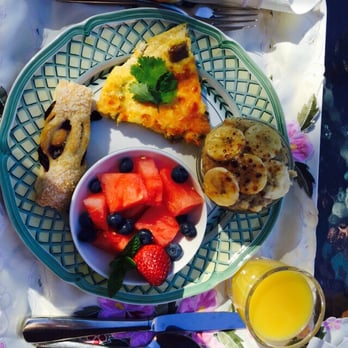 Alpenhorn Bed & Breakfast - Breakfast - Big Bear Lake, CA