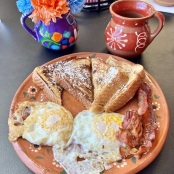 Besitos Cafe - French toast, 2 eggs, 2 bacon.  Cup of cafe de olla - Desserts Near Me - San Antonio, Texas
