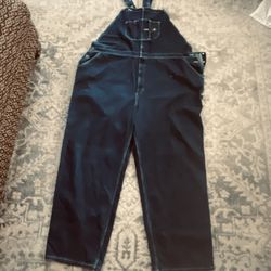 Howard's Workwear - Cheap, inexpensive prices, no fancy over priced items, humble store.