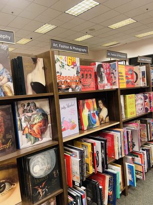 Barnes & Noble by null