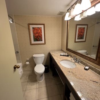 Embassy Suites by Hilton Parsippany - Bathroom - Hotels Near Me - Parsippany, New Jersey Embassy Suites by Hilton Parsippany - Bathroom - Hotels Near Me - Parsippany, New Jersey