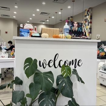 La Vie Nails - When you walk in. - Nail Salons Near Me - Rockville, Maryland La Vie Nails - When you walk in. - Nail Salons Near Me - Rockville, Maryland