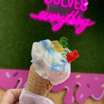 YUMMY YUMMY'S SWEETS - Updated December 2025 - 20 Photos - 106 W YUMMY YUMMY'S SWEETS - Updated December 2025 - 20 Photos - 106 W