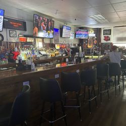 LiL's Fireside - Bar view