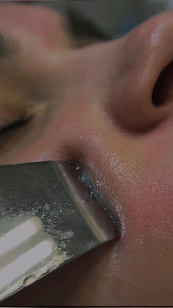 Lina’s Beauty Studio Logo