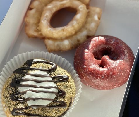 Earnest Donuts by null