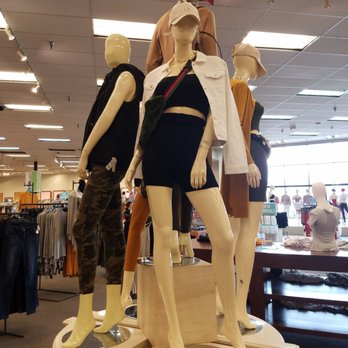 Sarah Outlet - Women's Clothing Near Me - Bakersfield, California Sarah Outlet - Women's Clothing Near Me - Bakersfield, California