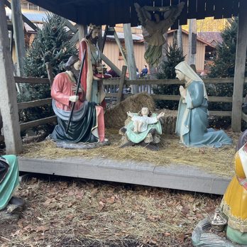 Dollywood - Pretty manger scene near the little chapel - Amusement Parks Near Me - Pigeon Forge, Tennessee Dollywood - Pretty manger scene near the little chapel - Amusement Parks Near Me - Pigeon Forge, Tennessee