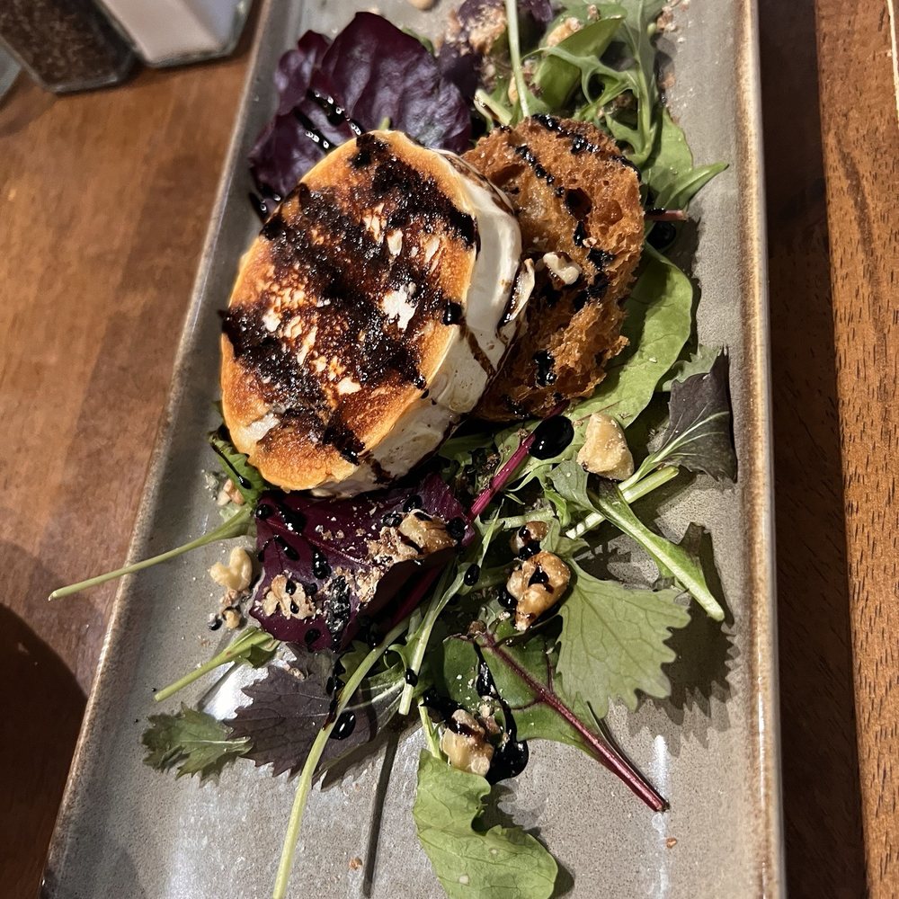 Duchy Arms - Goat cheese - Pubs Near Me - Kennington, XGL