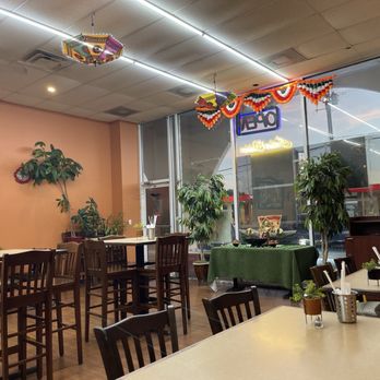 Sree's Kitchen - Dining area - Seafood Near Me - Pensacola, Florida Sree's Kitchen - Dining area - Seafood Near Me - Pensacola, Florida