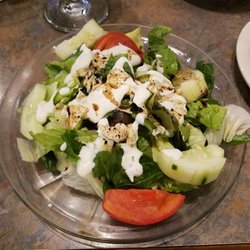 Small salad that comes with dinner