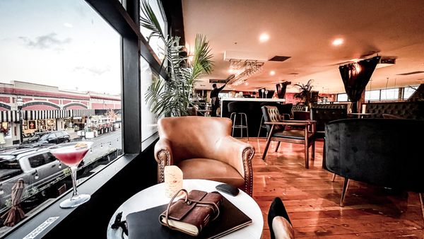 Bentley's Cocktail Bar & Lounge by null