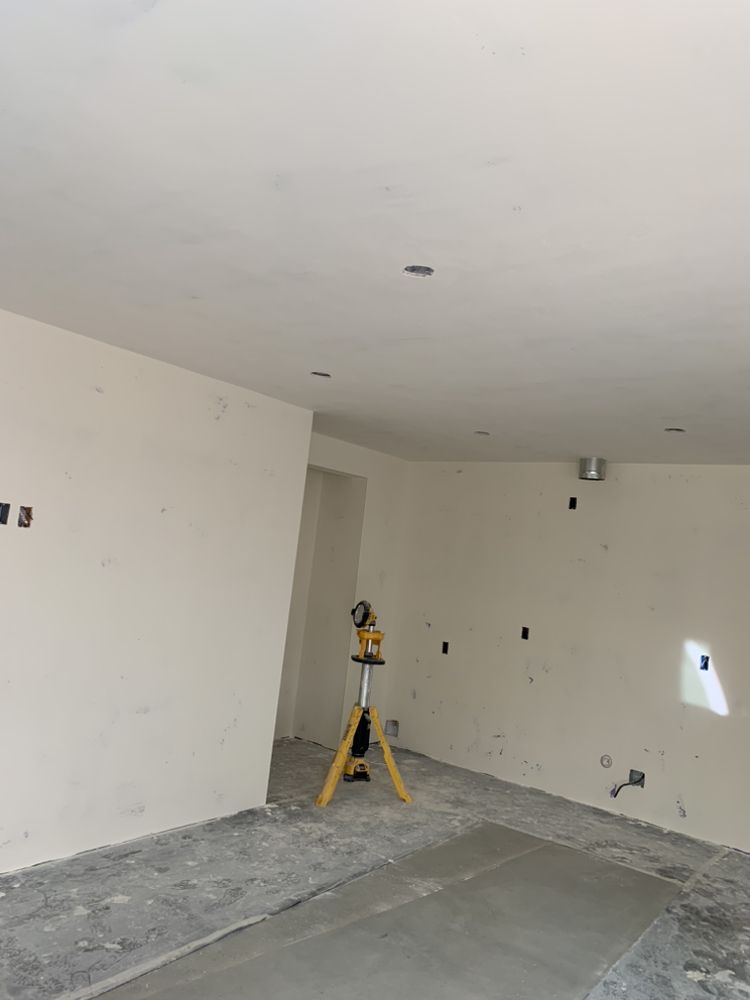 Slide of Aqua MG Roofing and Painting