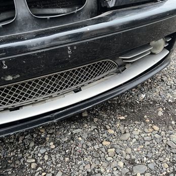 Gresham Towing - Closer you can see the grill coming apart - Towing Near Me - Gresham, Oregon