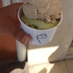 Le Quirly - Hazelnut over pistachio