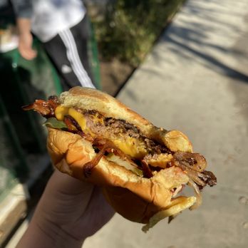 Smosh Town - O's O's Way Burger with bacon - Burgers Near Me - Glendale, California Smosh Town - O's O's Way Burger with bacon - Burgers Near Me - Glendale, California