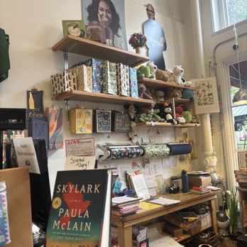 Copperfield's Books - Front counter. - Books, Mags, Music & Video Near Me - Healdsburg, California