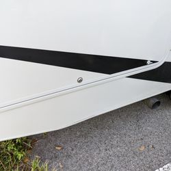 Blue Compass RV Tampa - can't lock it doesn't work