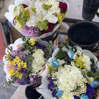 Ortiz Flowers - $15 bouquets - Florists Near Me - Monterey Park, California Ortiz Flowers - $15 bouquets - Florists Near Me - Monterey Park, California