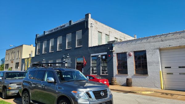 4 Hands Brewing Company by null