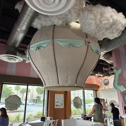 Poppy’s Ice Cream - Unique decor
