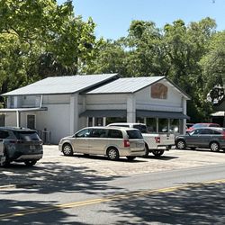 Izzy's Cafe - Parking