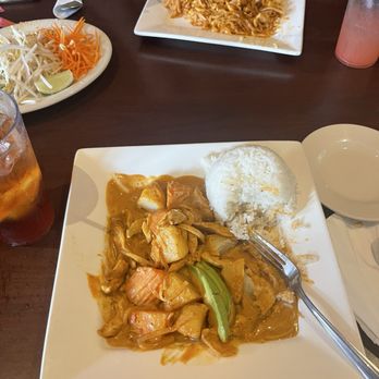 Thai Heaven - Massaman Curry and Chicken Pad Thai noodles - Thai Near Me - Hapeville, Georgia Thai Heaven - Massaman Curry and Chicken Pad Thai noodles - Thai Near Me - Hapeville, Georgia