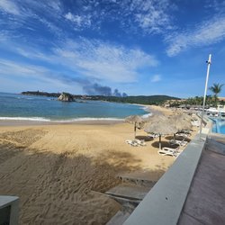 Bahía Tangolunda - Bahia Tangolunda along Dreams Huatulco Resort & Spa (8/15/24)