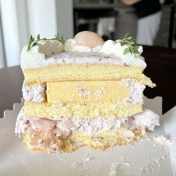 La Fleur D'Oranger - 4in bayberry, lychee & crème brûlée cloud chiffon cake Cross section