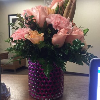 Camilot Flowers - Looks very thrown together!! Not professional and definitely not like the picture! - Florists Near Me - Green Valley, Arizona